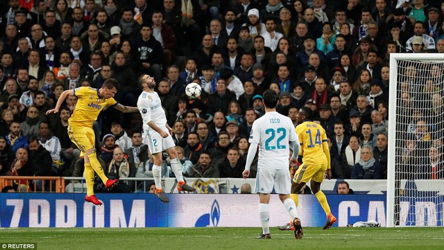 Mandzukic đánh đầu mở tỷ số cho Juventus ngay ở phút thứ 2