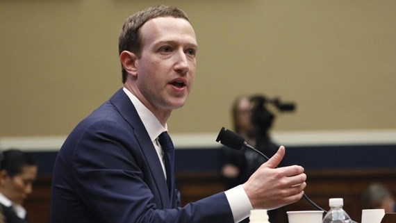 Mark Zuckerberg trong phiên điều trần tại Hạ viện Mỹ ngày 11/4. Ảnh: REUTERS