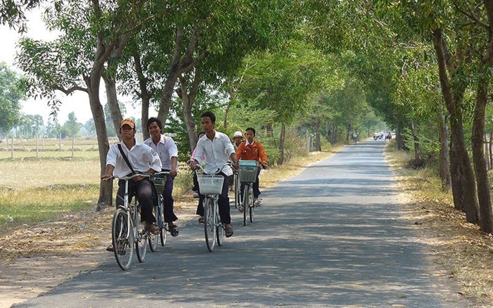 Nhiều tuyến lộ nông thôn nơi có đông đồng bào Khmer sinh sống ở An Giang ngày càng khang trang.