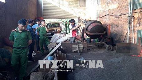 Chế biến cà phê bẩn tại cơ sở của bà Nguyễn Thị Thanh Loan bị cơ quan chức năng tỉnh Đắk Nông phát hiện. Ảnh: TTXVN