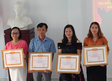Các nhà báo nhận giải thưởng sáng tác, quảng bá tác phẩm văn học nghệ thuật, báo chí về chủ đề “Học tập và làm theo tư tưởng, đạo đức, phong cách Hồ Chí Minh giai đoạn 2016- 2020” 