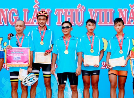 Đội Bình Tân giành bộ HCV đồng đội nội dung đua xe đạp.