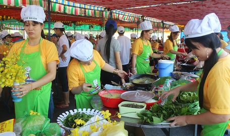 Công đoàn cơ sở Công ty TNHH Tỷ Xuân tổ chức hội thi nấu ăn, tạo sân chơi cho người lao động.