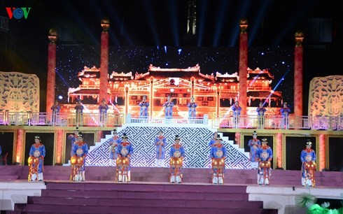 Biễu diễn Nhã nhạc trong đêm bế mạc Festival Huế 2018.