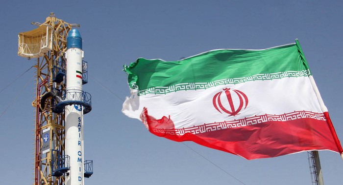 Tên lửa Safir Omid của Iran có khả năng mang vệ tinh lên quĩ đạo - Ảnh: AFP