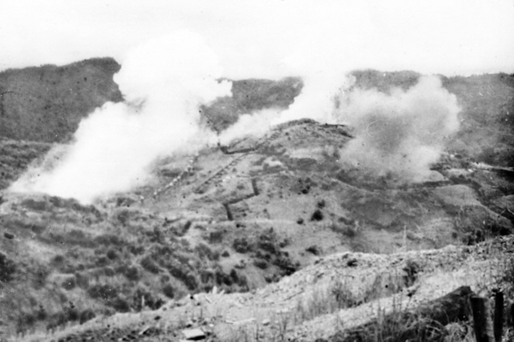 Các vị trí của địch trên đồi Him Lam bị tiêu diệt ngay trong ngày 13/3/1954 - ngày mở đầu chiến dịch. (Ảnh tư liệu: TTXVN)
