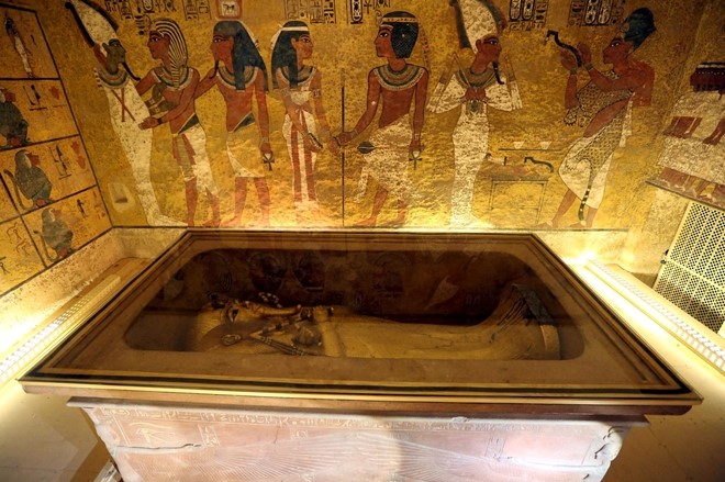 Bên trong lăng mộ của vị Pharaon trẻ tuổi và nổi tiếng nhất Ai Cập. Ảnh: AP 