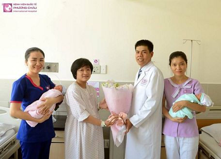 2 bé song sinh chào đời khỏe mạnh từ phương pháp thụ tinh trong ống nghiệm tại Bệnh viện quốc tế Phương Châu.