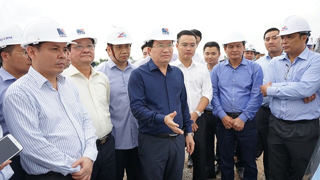 Phó Thủ Tướng Trịnh Đình Dũng yêu cầu cao tốc Trung Lương - Mỹ Thuận phải hoàn thành vào năm 2020 - Ảnh: CHẾ THÂN