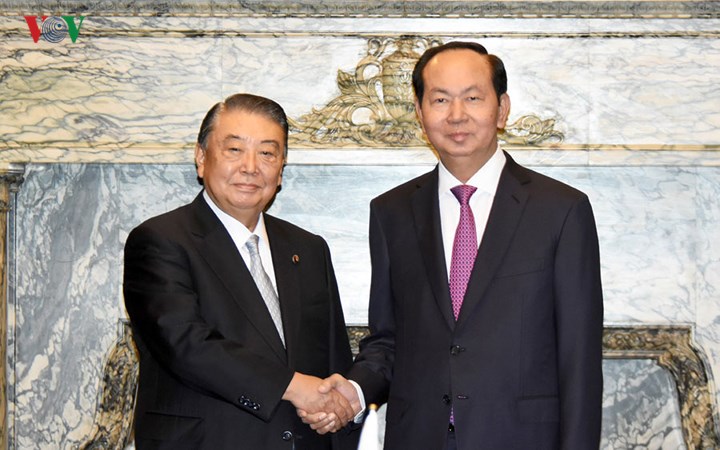 Tiếp tục ngày thứ 4 thăm cấp Nhà nước tới Nhật Bản, sáng 1/6, tại Trụ sở Quốc hội Nhật Bản, Chủ tịch nước Trần Đại Quang đã hội kiến với Chủ tịch Hạ viện Nhật Bản Tadamori Oshima.