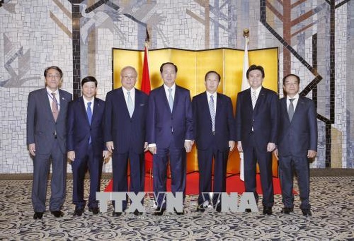 Chủ tịch Toshihiro Nikai và các thành viên Liên minh Nghị sĩ hữu nghị Nhật-Việt khẳng định Liên minh Nghị sĩ hữu nghị Nhật Bản-Việt Nam sẽ nỗ lực hết sức để thúc đẩy quan hệ hợp tác Nhật Bản-Việt Nam phát triển thực chất hơn nữa trong thời gian tới. (Ảnh: TTXVN).