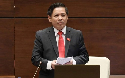 Bộ trưởng Nguyễn Văn Thể trả lời chất vấn