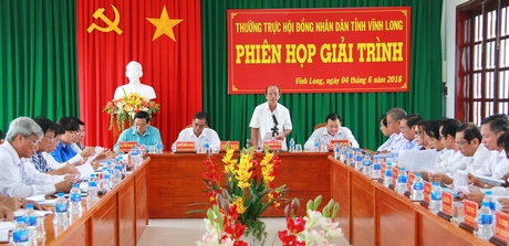 Ông Trương Văn Sáu- Phó Bí thư Thường trực Tỉnh ủy, Chủ tịch HĐND tỉnh chủ trì phiên họp.