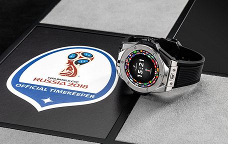 Chiếc đồng hồ thông minh cho trọng tài World Cup 2018. Ảnh: slashgear