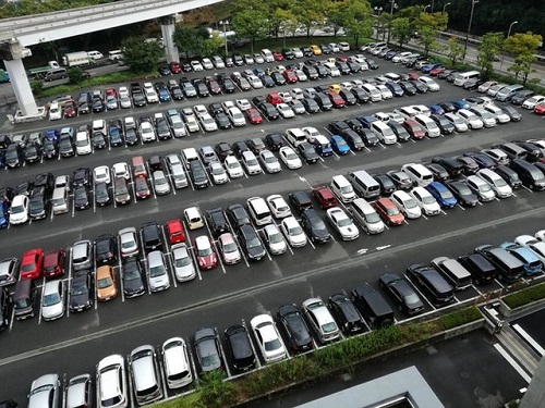 Ngay cả bãi đỗ xe ô tô ở Nhật Bản cũng gọn gàng và trật tự đến kinh ngạc.
