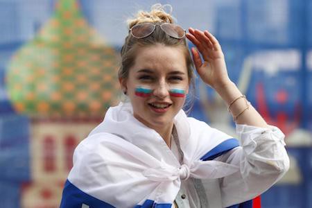 Quốc kỳ Nga luôn được in lên má các fans đến cổ vũ
