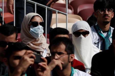 Do tín ngưỡng nên dù xem bóng đá, các fans nữ của Ả Rập cũng rất “kín cổng cao tường”