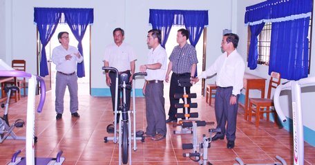 Phòng tập thể hình của TT.VHTT xã Phú Lộc được đầu tư nhiều dụng cụ luyện tập nhưng rất ít được sử dụng.