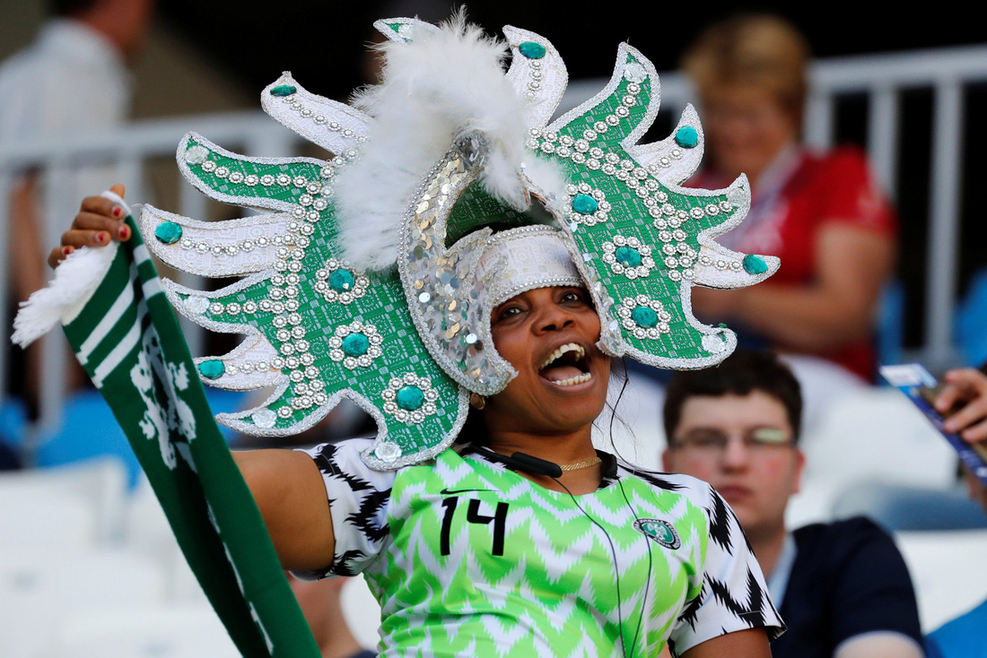 Một fan của đội tuyển Nigeria trong trận gặp Iceland - Ảnh: REUTERS