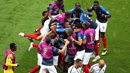 Tuyển Pháp mừng vào vòng tứ kết