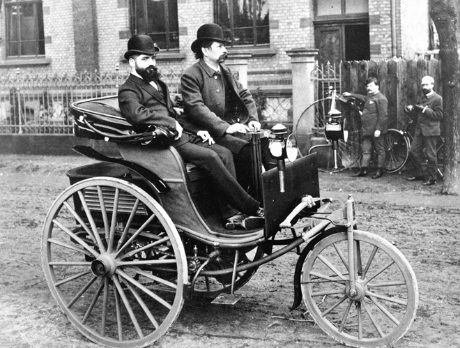 Vào năm 1886, Benz Patent Motorwagen đã trở thành chiếc xe đầu tiên có động cơ đốt trong chính thức được đăng ký bằng sáng chế. Chiếc xe do Karl Benz cùng các đồng sự chế tạo đã khiến cả thế giới sững sờ khi ra mắt.