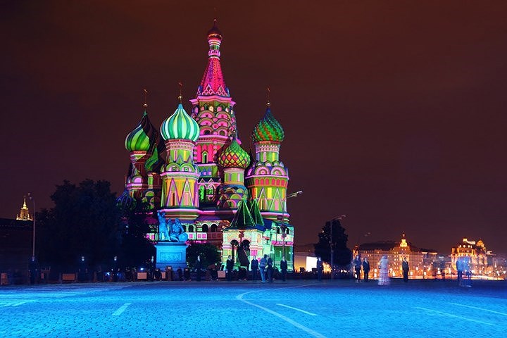 Nhà thờ chính tòa Thánh Vasily với kiến trúc độc đáo là một trong 7 kỳ quan hấp dẫn du khách nhất của nước Nga.