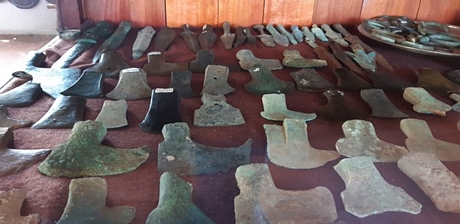 Bộ sưu tập vũ khí, công cụ sản xuất văn hóa Đông Sơn có niên đại 2.500 năm.