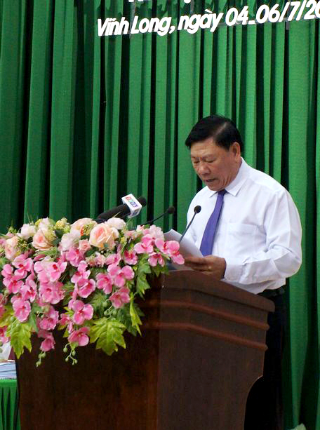Bí thư Tỉnh ủy- Trần Văn Rón đến dự và phát biểu tại kỳ họp