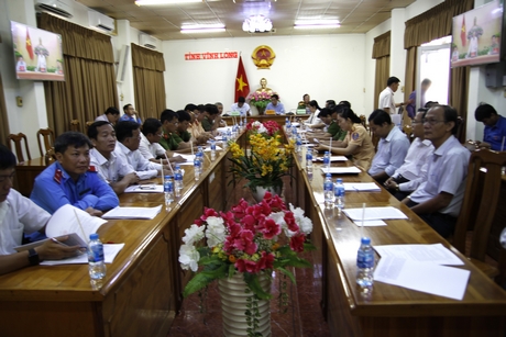Tại điểm cầu Vĩnh Long, ông Trần Hoàng Tựu- Phó Chủ tịch UBND tỉnh chủ trì hội nghị.