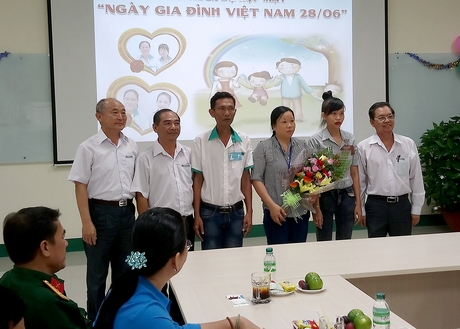 Công ty TNHH Tỷ Xuân họp mặt, biểu dương, tri ân gia đình công nhân lao động tiêu biểu nhân Ngày Gia đình Việt Nam.