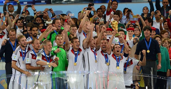 Đội tuyển quốc gia Đức ăn mừng chiến thắng sau khi đánh bại Argentina ở chung kết và trở thành nhà vô địch World Cup 2014 - Ảnh: TWITTER