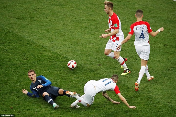 Ở trận đấu này, Croatia nhập cuộc rất tốt, họ kiểm soát bóng và ép sân Pháp (Ảnh: Reuters).