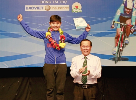 Tay đua Jutatip Maneephan (Thái Lan) giành giải Áo xanh chung cuộc.
