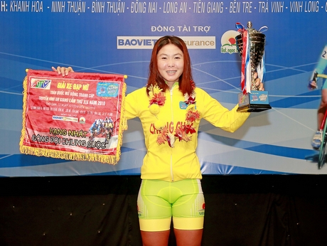 Tay đua Nguyễn Thị Thu Mai (Tập đoàn Lộc Trời An Giang) đã xuất sắc đoạt Áo vàng chung cuộc.