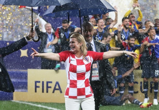 Tổng thống Croatia Kolinda Grabar-Kitarović sau lễ trao giải ở trận chung kết. (Nguồn: EPA)