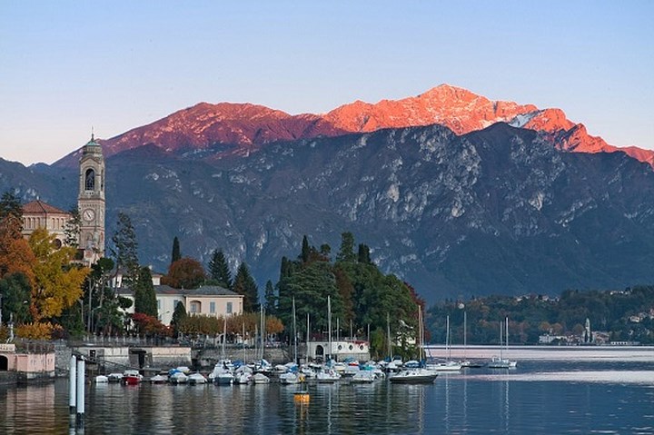  Mặt trời lặn trên một phần của Hồ Como ở Tremezzo, nơi biệt thự Sola Cabiati nằm ở miền Bắc nước Ý 