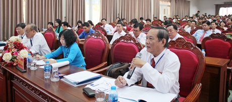 Đồng chí Nguyễn Bách Khoa- Trưởng BTG Tỉnh ủy, Trưởng BTC hội thi, Trưởng BGK hội thi đặt câu hỏi cho thí sinh.