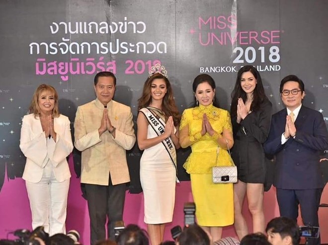 Chủ tịch Miss Universe và đương kim Hoa hậu Demi-Leigh Nel-Peters đã có mặt tại Thái Lan trong buổi họp báo vào chiều 31/7.