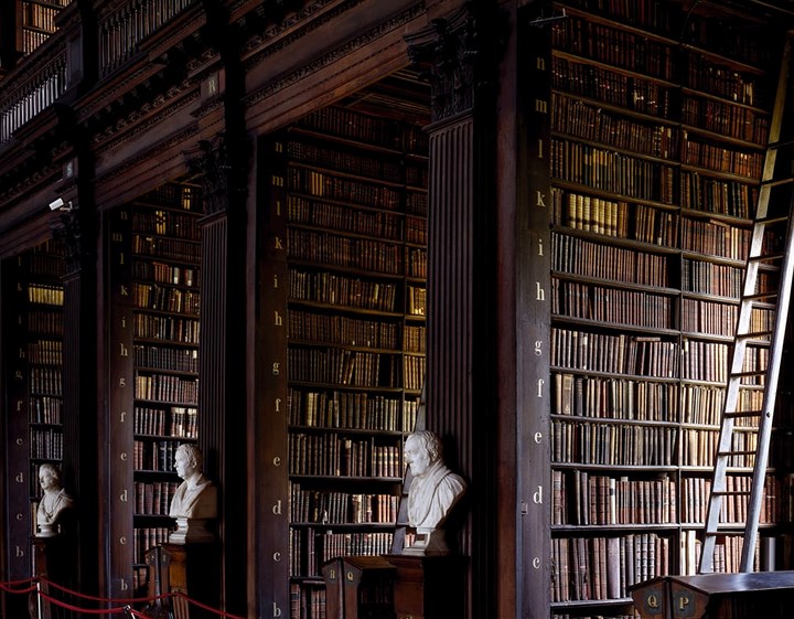 Thư viện Đại học Trinity ở Dublin, Ireland. Đây là thư viện lớn nhất ở Ireland.