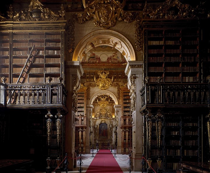 Thư viện Biblioteca Joanina, Coimbria, Bồ Đào Nha./.