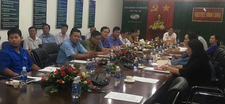 Ông Lữ Quang Ngời- Phó Chủ tịch UBND tỉnh chủ trì hội nghị tại điểm cầu tỉnh Vĩnh Long.