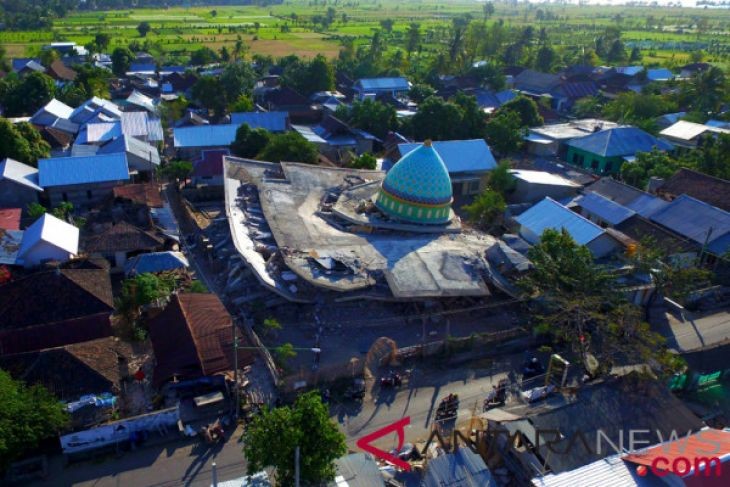 Một nhà thờ bị đổ sập ở Pemenang, đông Lombok (ảnh: antara)