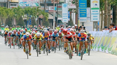 Các tay đua về đích tại TP Tân An (Long An) mùa giải 2017 do Vĩnh Long đăng cai tổ chức.