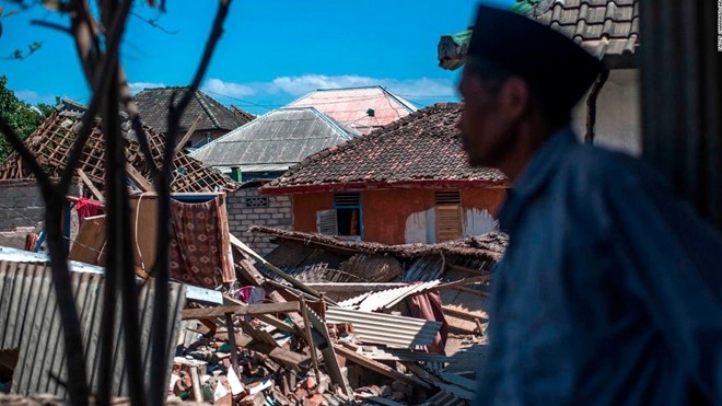 Thương vong do trận động đất tại Indonesia không ngừng gia tăng. Ảnh CNN