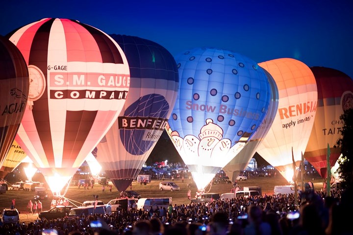 Hàng trăm chiếc khinh khí cầu khắp châu Âu quy tụ tại lễ hội năm nay.