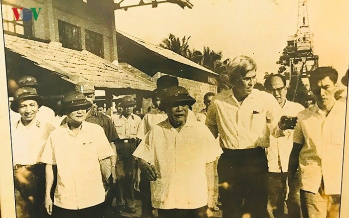 Chủ tịch Tôn Đức Thắng thăm lại xưởng Ba Son năm 1975.