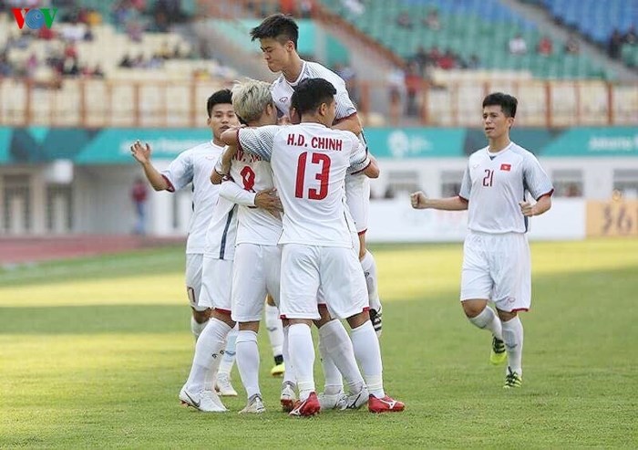 Olympic Việt Nam bước vào vòng 1/8 với ngôi nhất bảng D, toàn thắng 3 trận. Các học trò của HLV Park Hang Seo sẽ gặp Bahrain vào lúc 19h30 ngày 23/8.