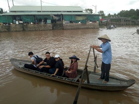 Đoàn Famtrip TP Hồ Chí Minh trải nghiệm du lịch sông nước.