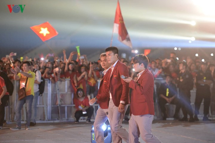 Phần giao lưu thứ 3 là của các chàng trai đội tuyển Olympic Việt Nam.