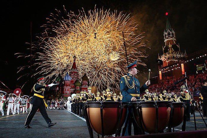 Festival quân nhạc quốc tế Spasskaya tower là sự kiện được tổ chức hàng năm, diễn ra từ cuối tháng 8 đến đầu tháng 9 tại Quảng trường Đỏ. Ảnh: Màn pháo hoa tại Festival quân nhạc.